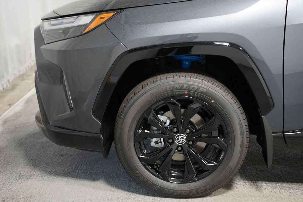 2025 Toyota RAV4 XSE 5