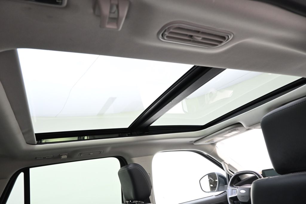 Used 2025 White Ford Platinum image 17