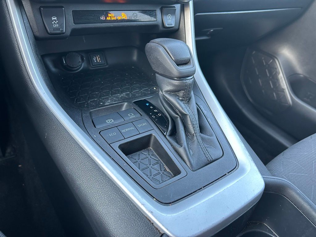 2023 Toyota RAV4 XLE 27