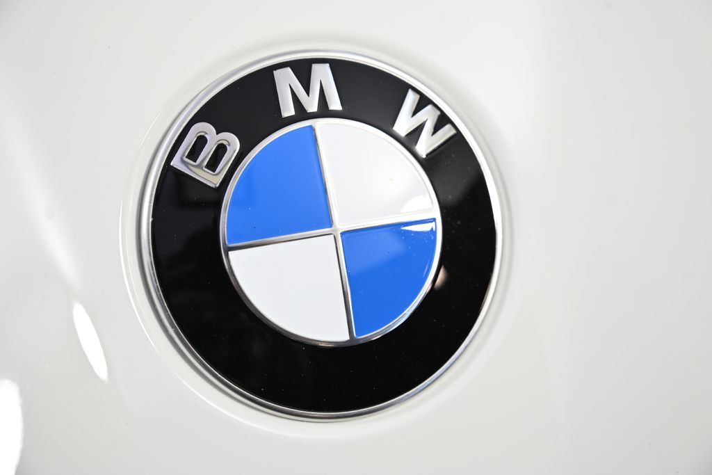 Thumbnail: 2026 BMW 5 Series - 13