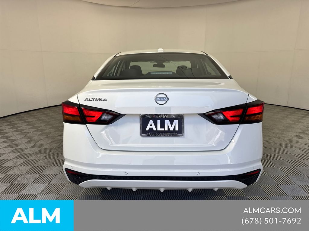 Used 2025 White Nissan 2.5 SV image 8