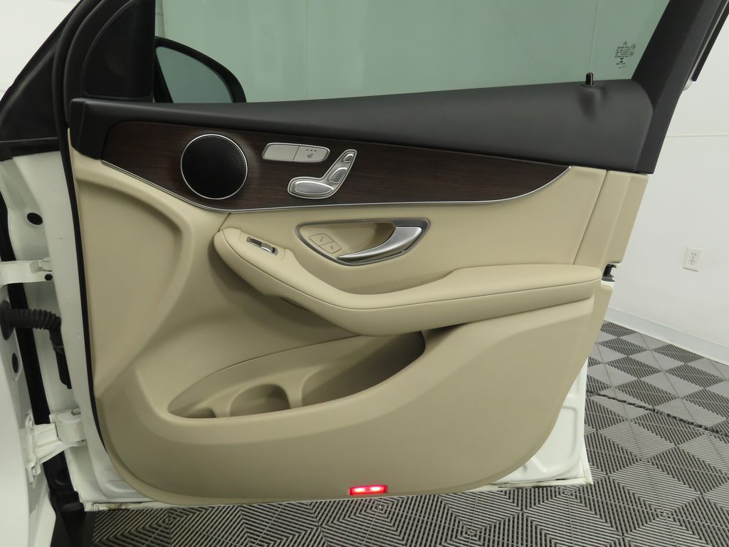 2022 Mercedes-Benz GLC 300 25