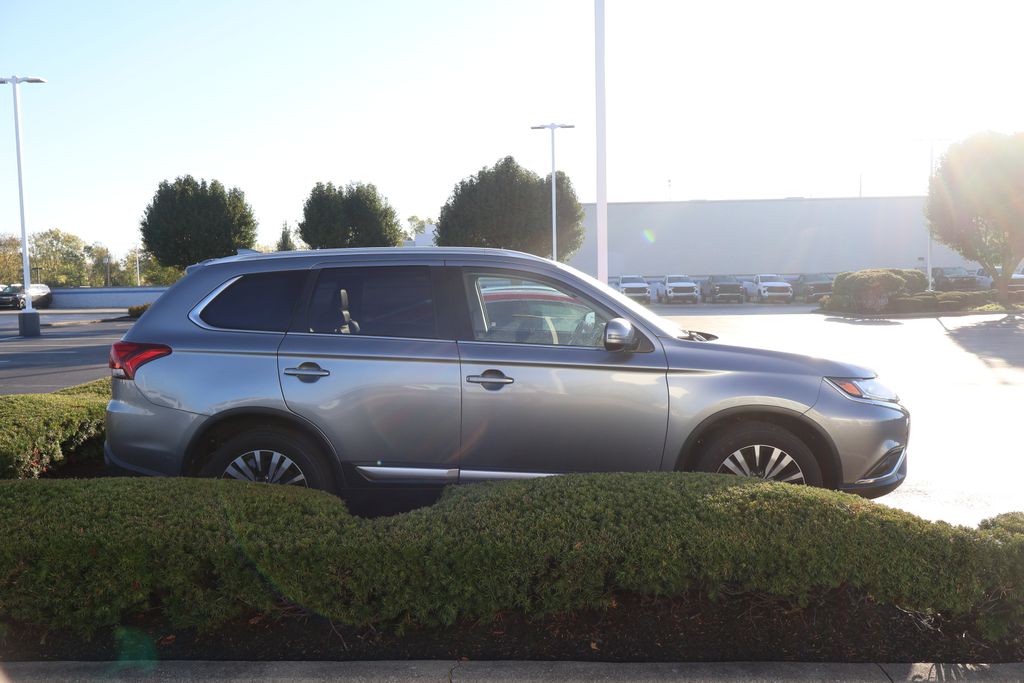 Thumbnail: 2020 Mitsubishi Outlander - 7
