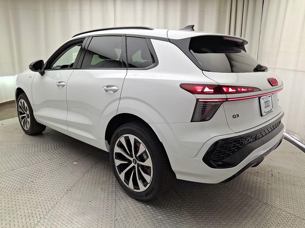 Thumbnail: 2026 Audi Q3 - 4