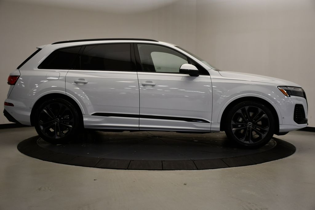 Thumbnail: 2026 Audi Q7 - 6