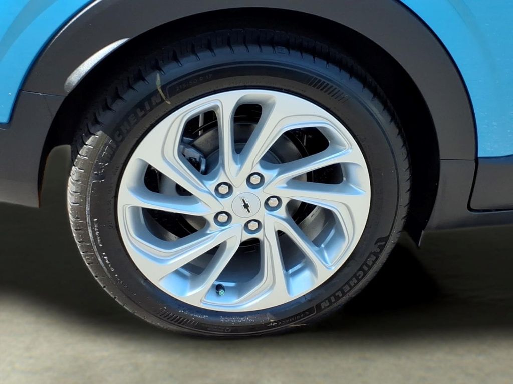 ChevroletBolt EV32