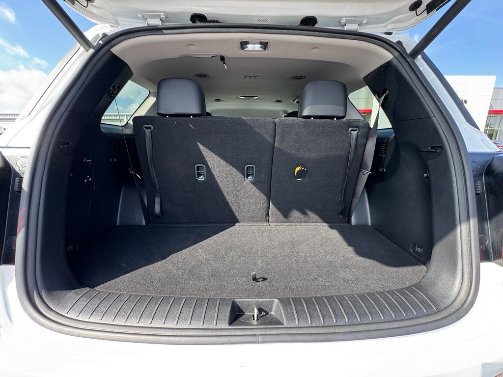 2024 Hyundai Palisade SEL Hyper White - Jim Hudson Acura - Image 11