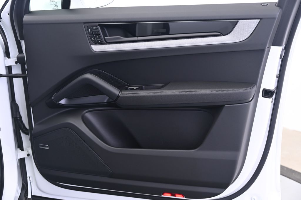 Thumbnail: 2025 Porsche Cayenne - 25