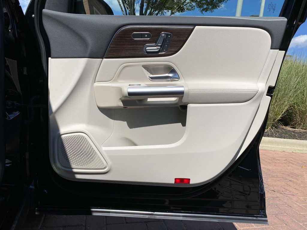 Thumbnail: 2025 Mercedes-Benz GLA - 9