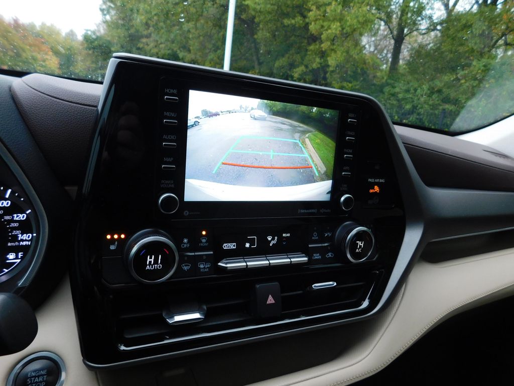 Thumbnail: 2021 Toyota Highlander - 11