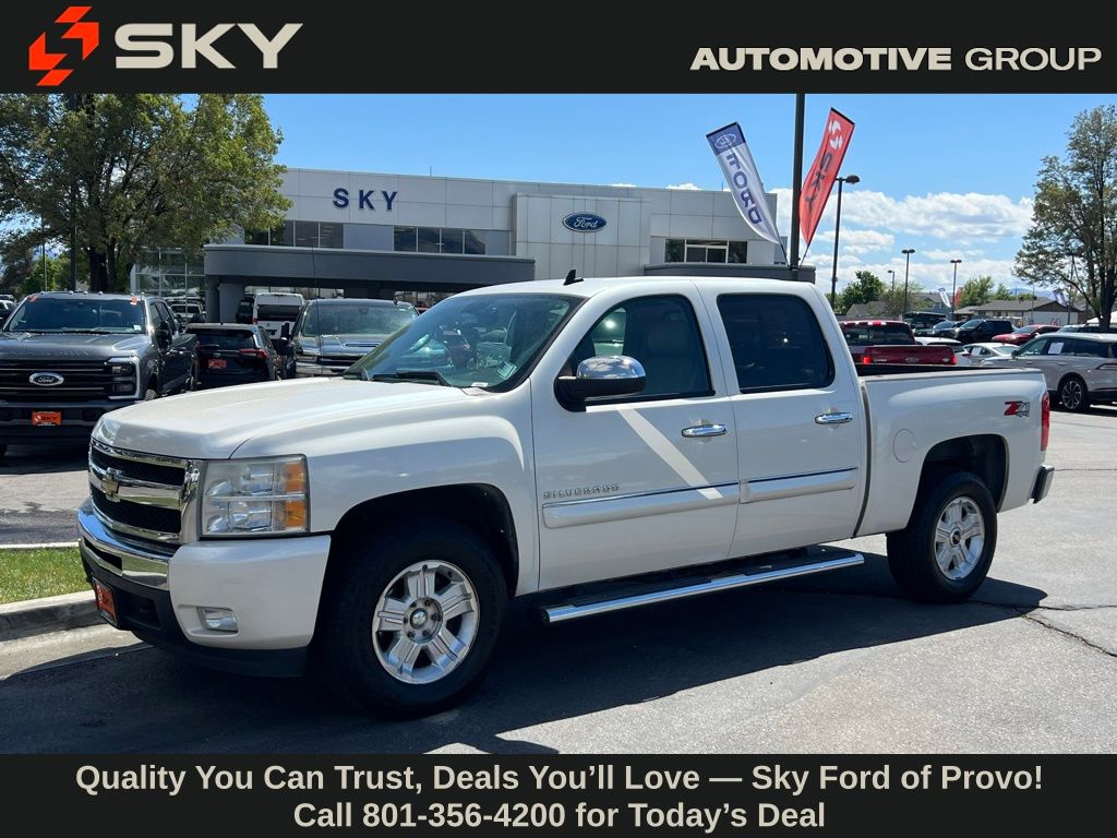 White Diamond Clearcoat 2011 Chevrolet Silverado 1500 LT Crew Cab 4WD Pickup Truck Four-Wheel Drive 6-Speed Automatic