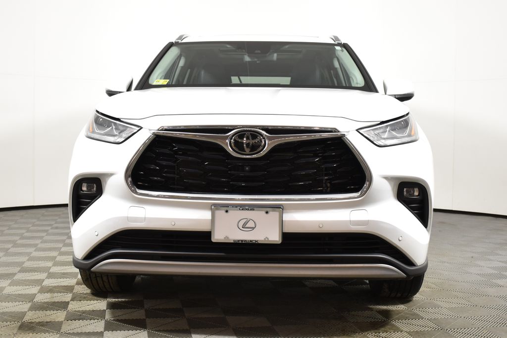 Thumbnail: 2022 Toyota Highlander - 11