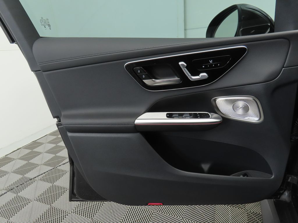 2025 Mercedes-Benz GLC 350 24
