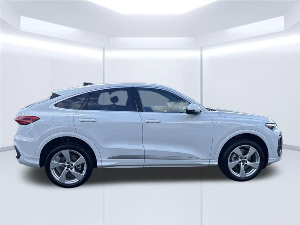 Thumbnail: 2025 Audi Q5 - 9