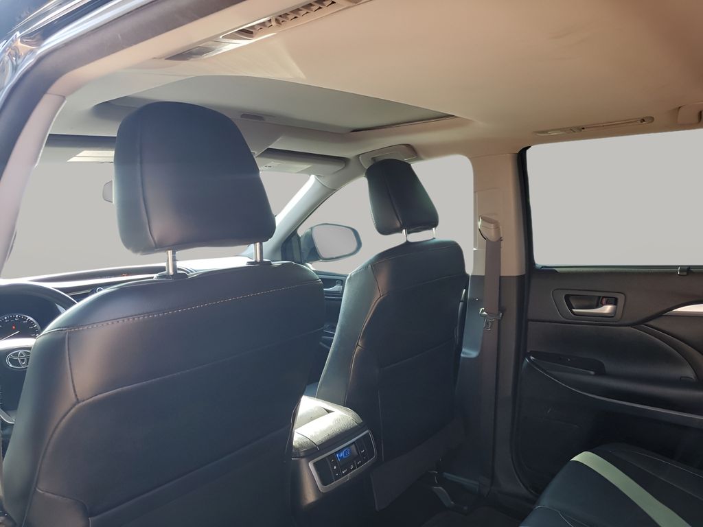Used Car 2016 Toyota Highlander  Xle V6 For Sale In Austin, Texas