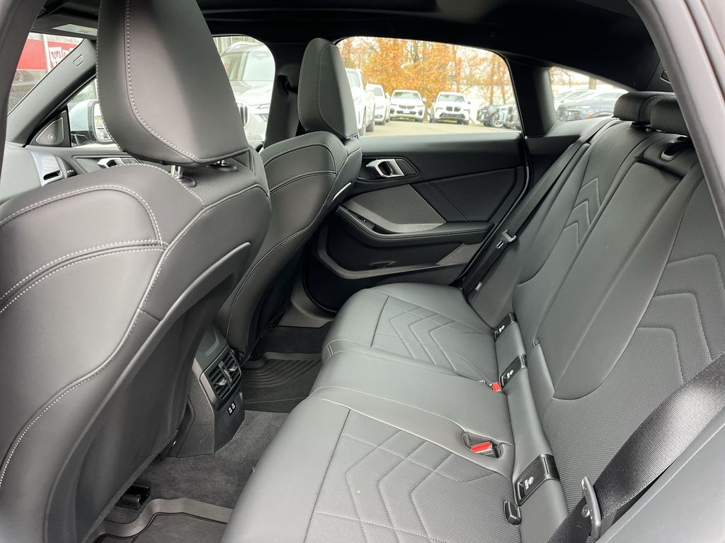 Thumbnail: 2025 BMW 2 Series - 22