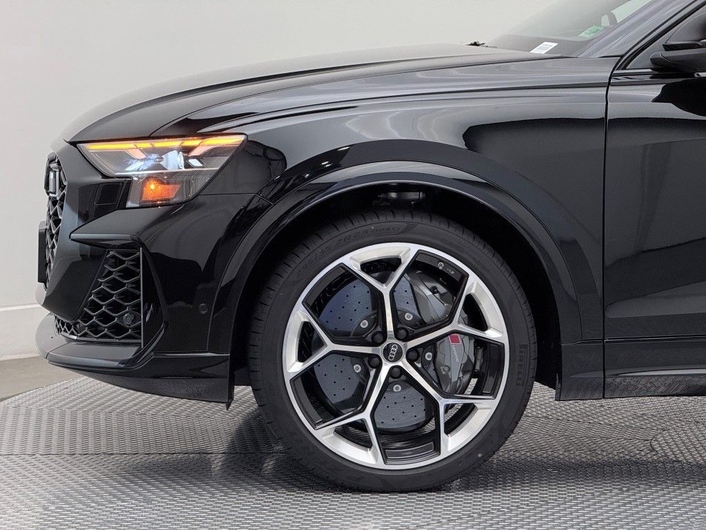 Thumbnail: 2026 Audi RS Q8 - 9