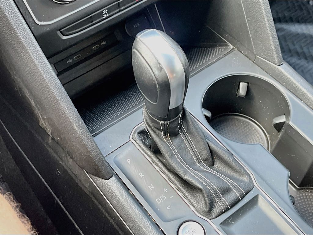 2021 Volkswagen Atlas 3.6L V6 SE w/Technology Gray at Bravo Nissan