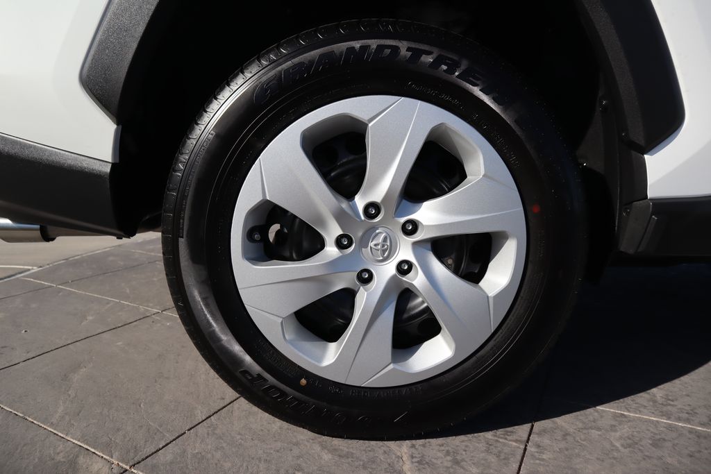 Thumbnail: 2025 Toyota RAV4 - 31