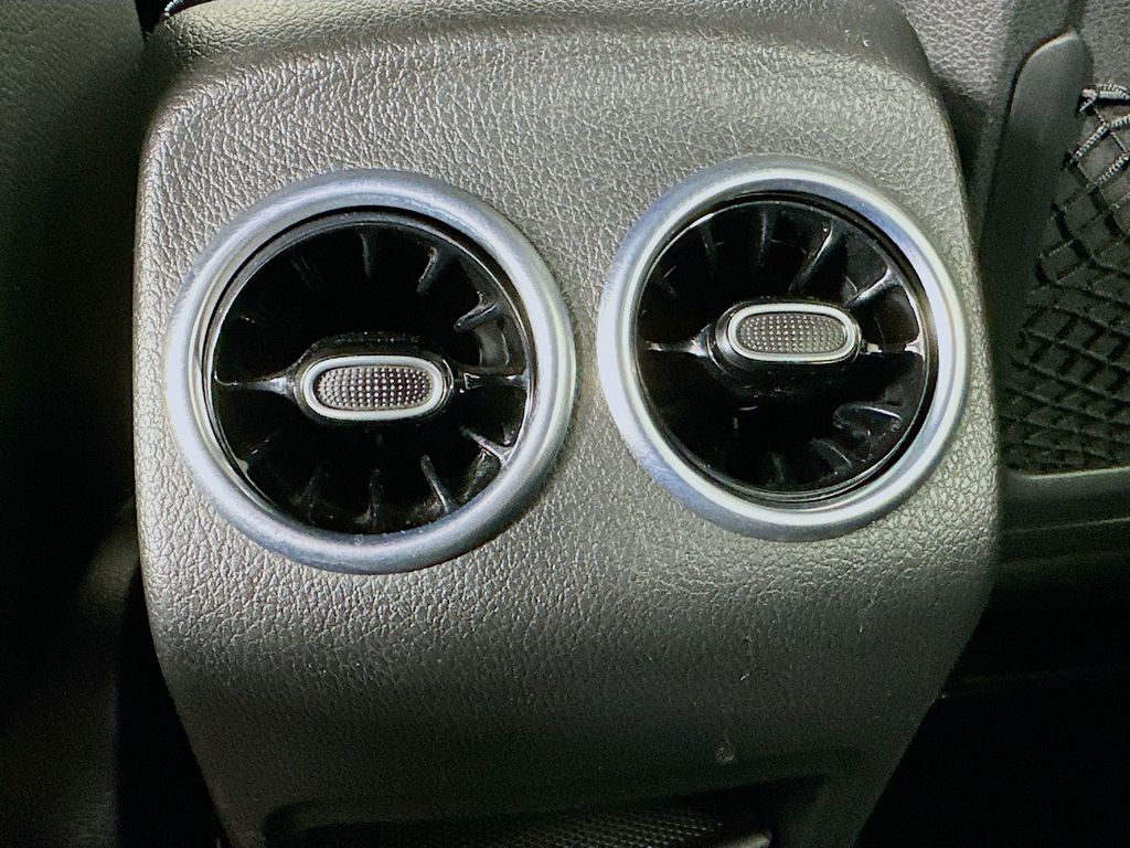 Thumbnail: 2020 Mercedes-Benz GLB - 24