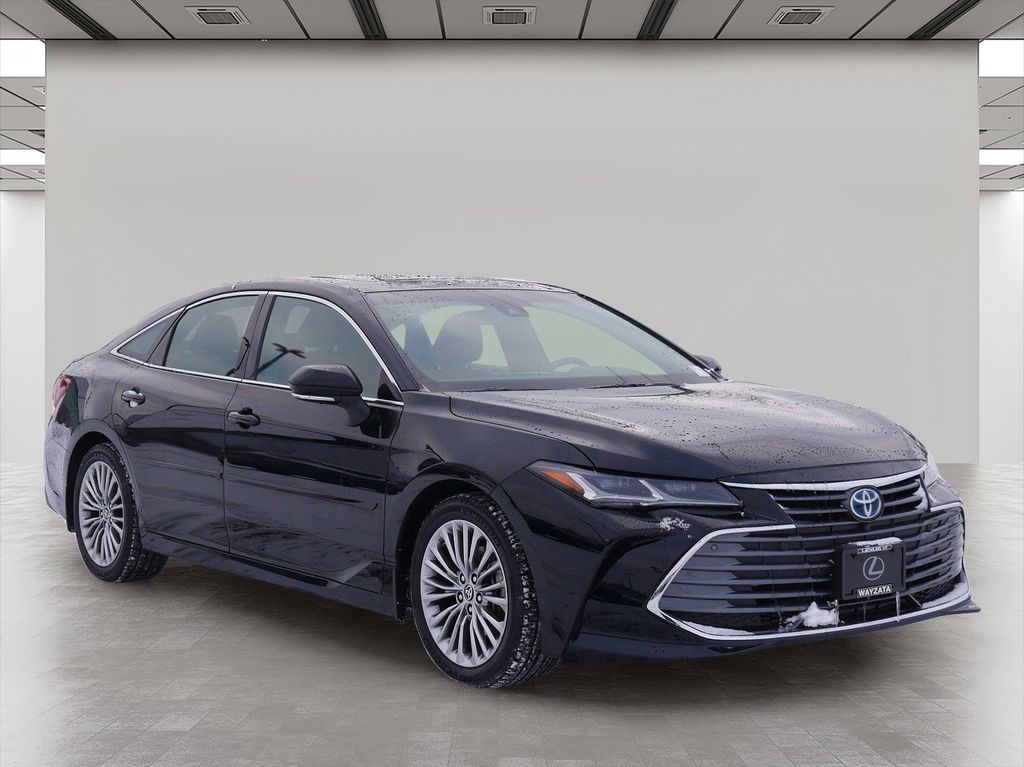 2022 Toyota Avalon Hybrid Limited FWD