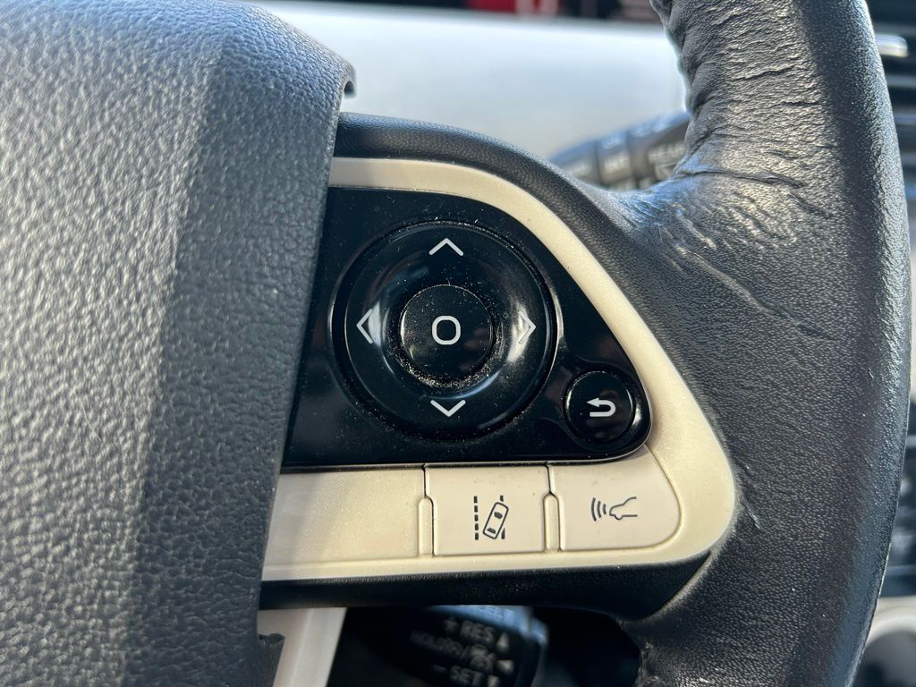 Thumbnail: 2016 Toyota Prius - 17