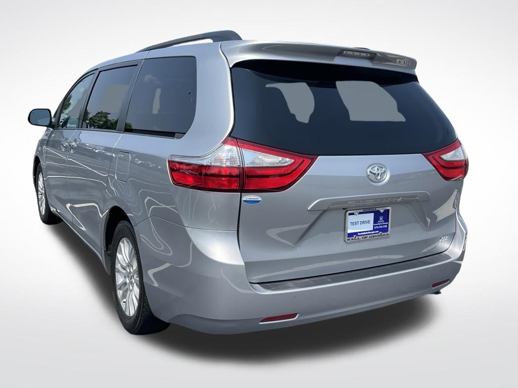 Thumbnail: 2015 Toyota Sienna - 4