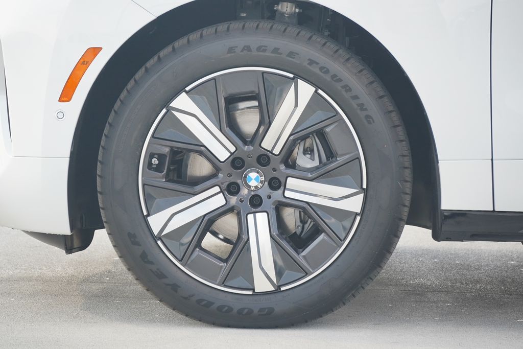 Thumbnail: 2026 BMW iX - 5