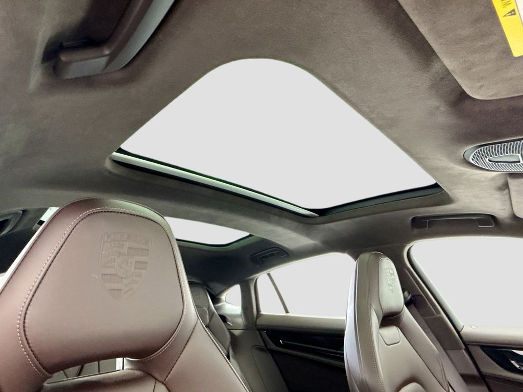 Thumbnail: 2025 Porsche Panamera - 17