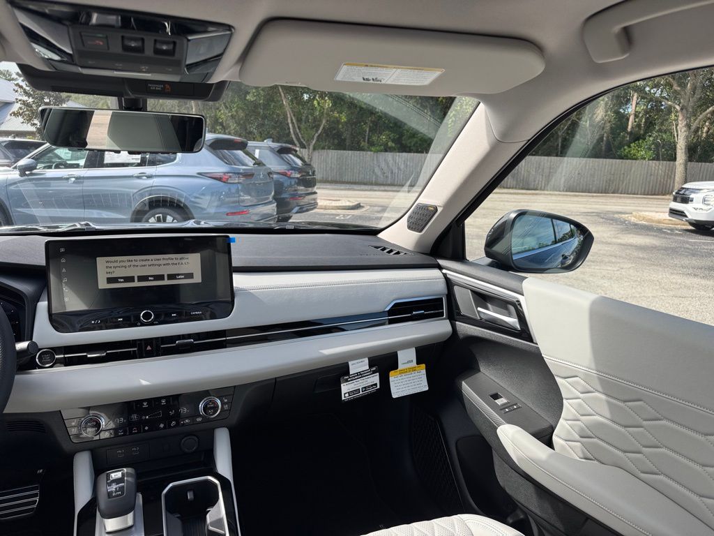 New 2025 Mitsubishi Outlander SUV