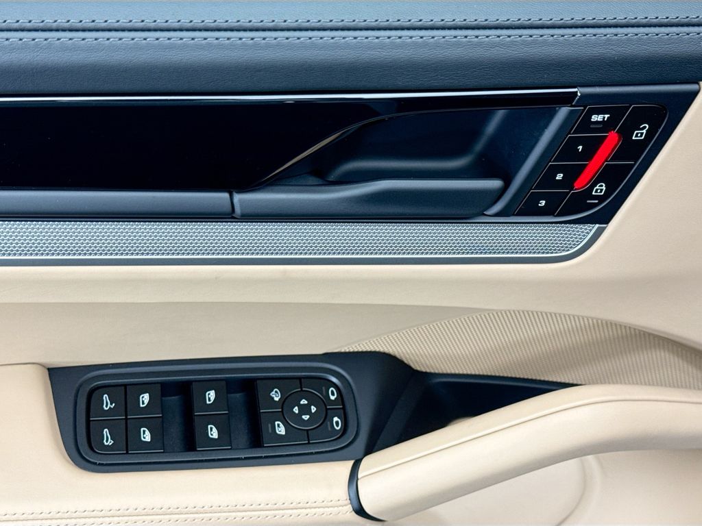 Thumbnail: 2025 Porsche Cayenne - 24