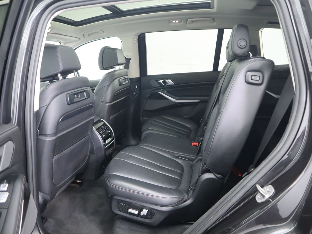 Thumbnail: 2021 BMW X7 - 22