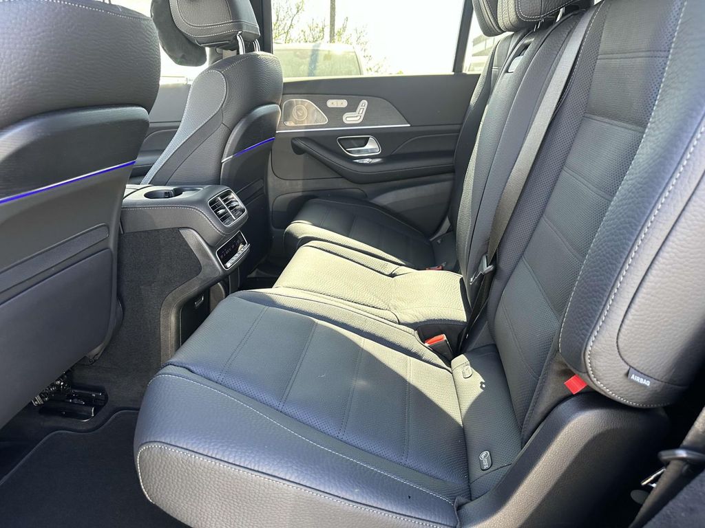 2025 Mercedes-Benz GLS 580 15