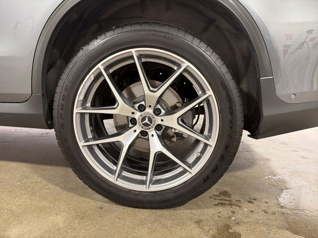 Used 2022  Mercedes-Benz GLC 300 image 30