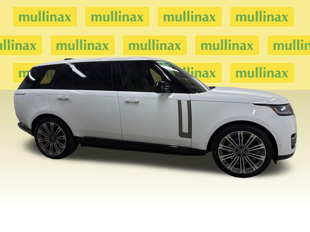 Used 2025  Land Rover SE image 2