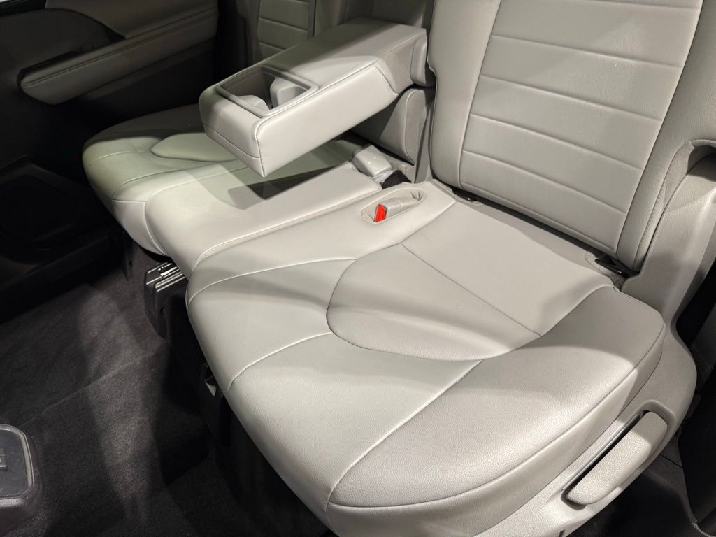 Thumbnail: 2022 Toyota Highlander - 21