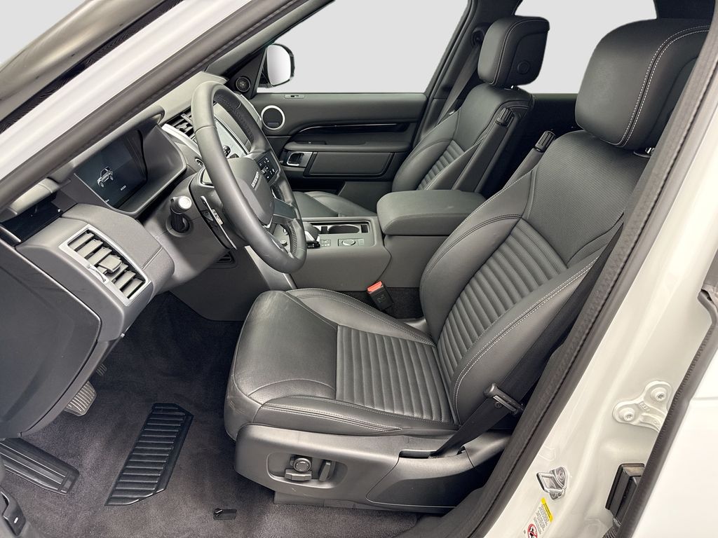 Thumbnail: 2025 Land Rover Discovery - 18