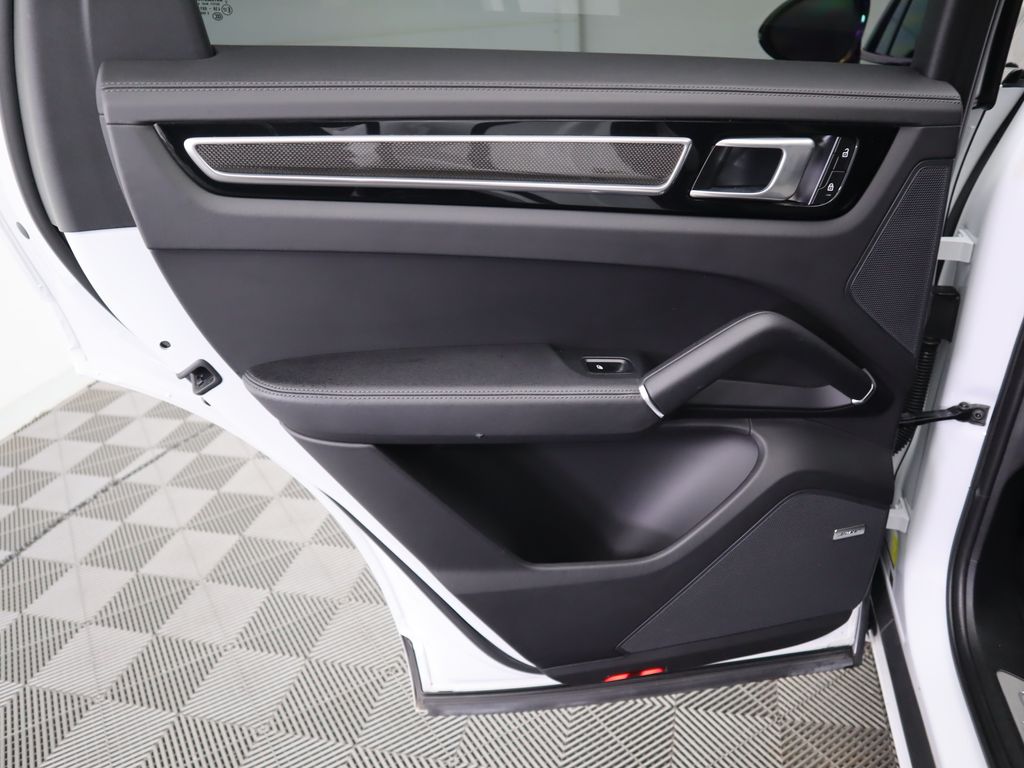 Thumbnail: 2023 Porsche Cayenne - 27