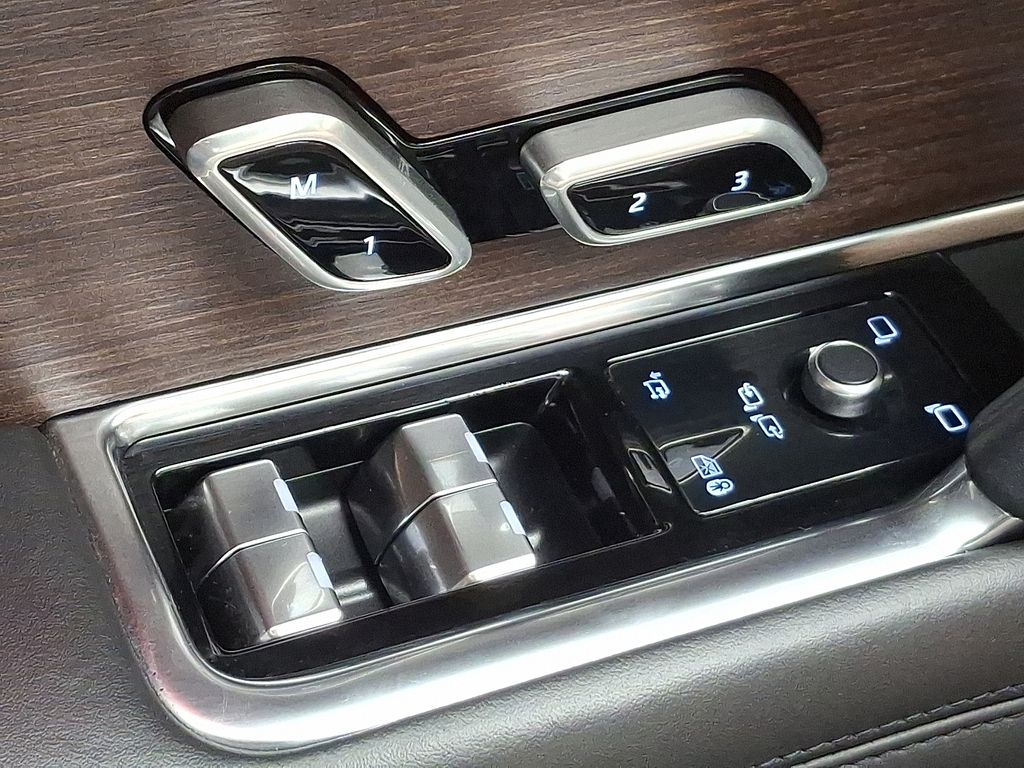 Thumbnail: 2023 Land Rover Range Rover - 27