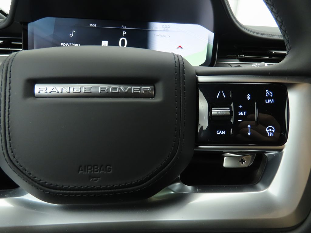 2025 Land Rover Range Rover SE 13