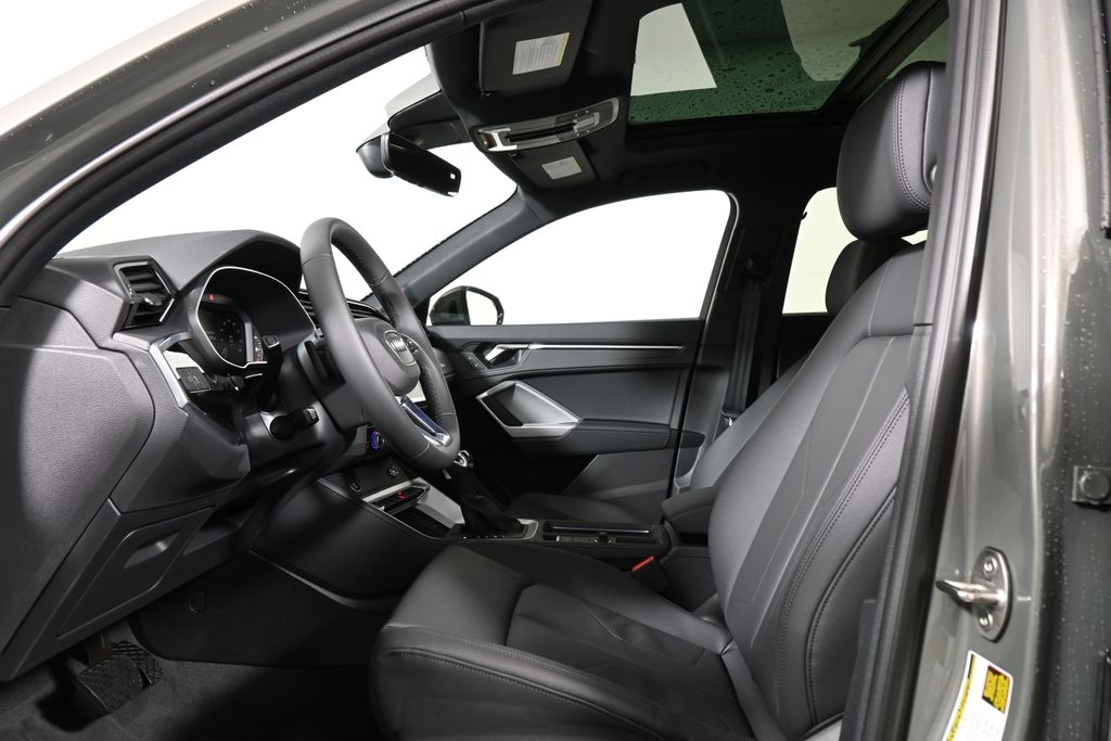 Thumbnail: 2025 Audi Q3 - 3