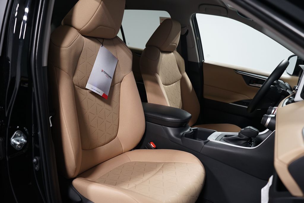 Thumbnail: 2025 Toyota RAV4 - 28