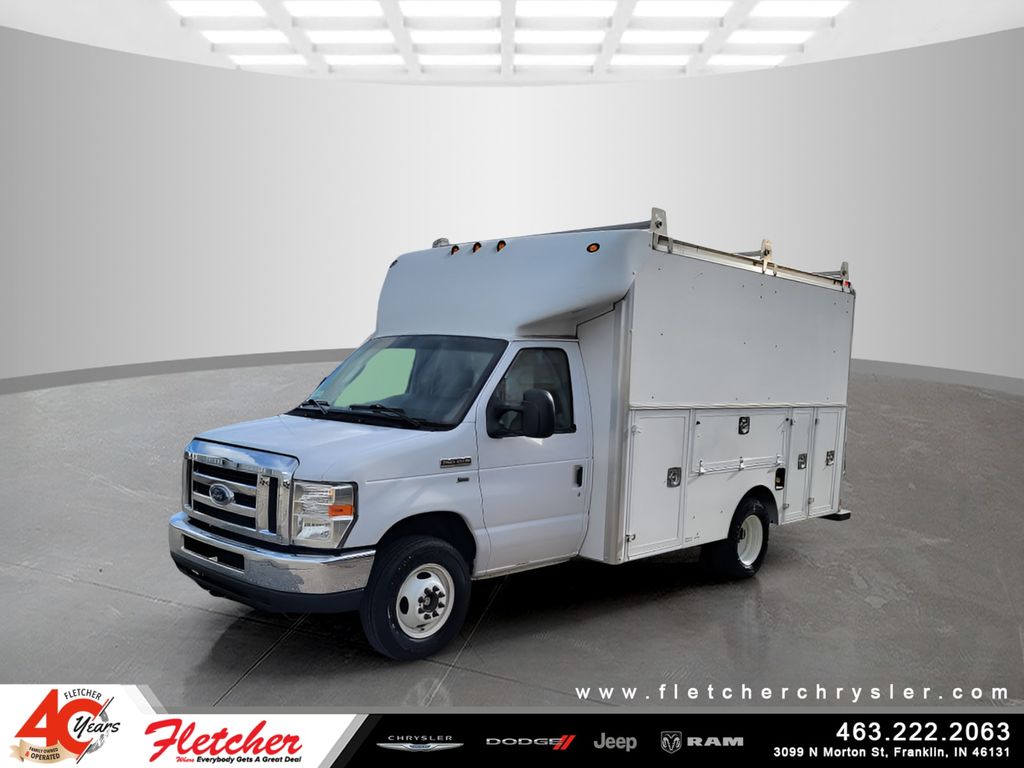 Oxford White 2017 Ford E-Series Chassis Pickup Truck Rear-Wheel Drive 6-Speed Automatic Overdrive