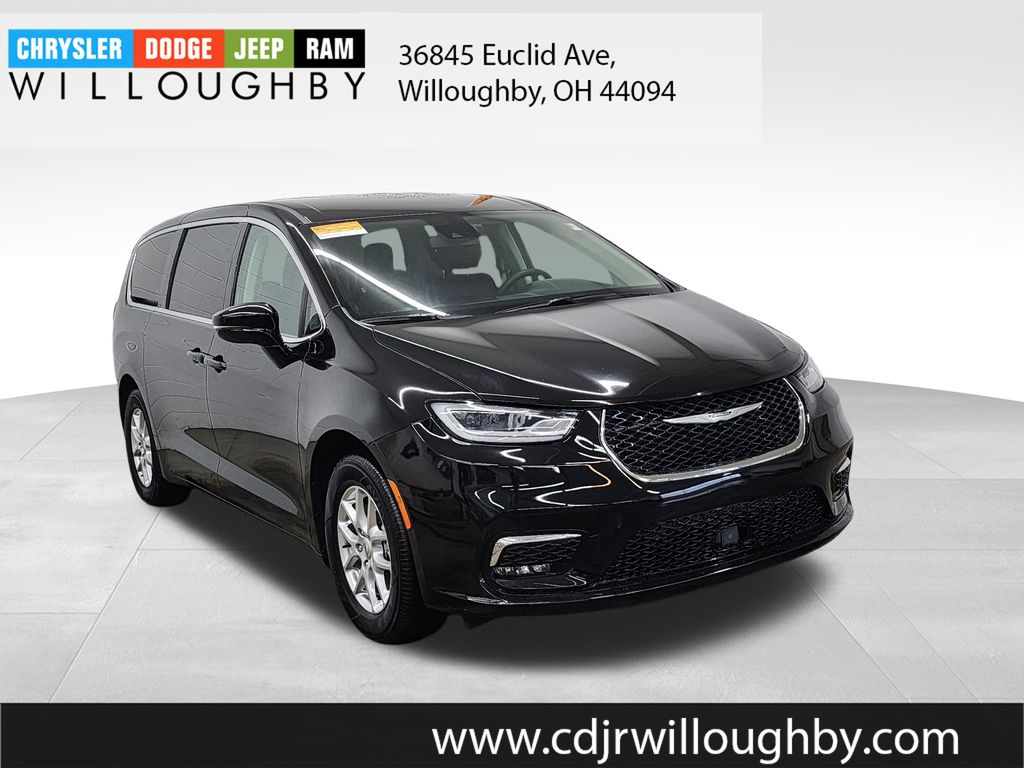 View vehicle photo 3