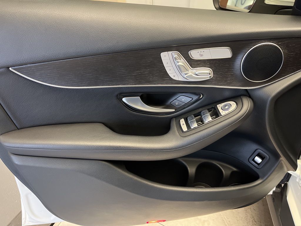 Thumbnail: 2022 Mercedes-Benz GLC - 11