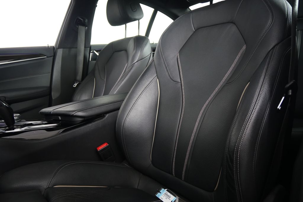 2019 BMW 5 Series 530i 11