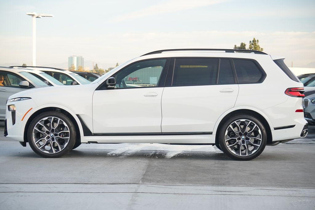 2025 BMW X7 M60i 4