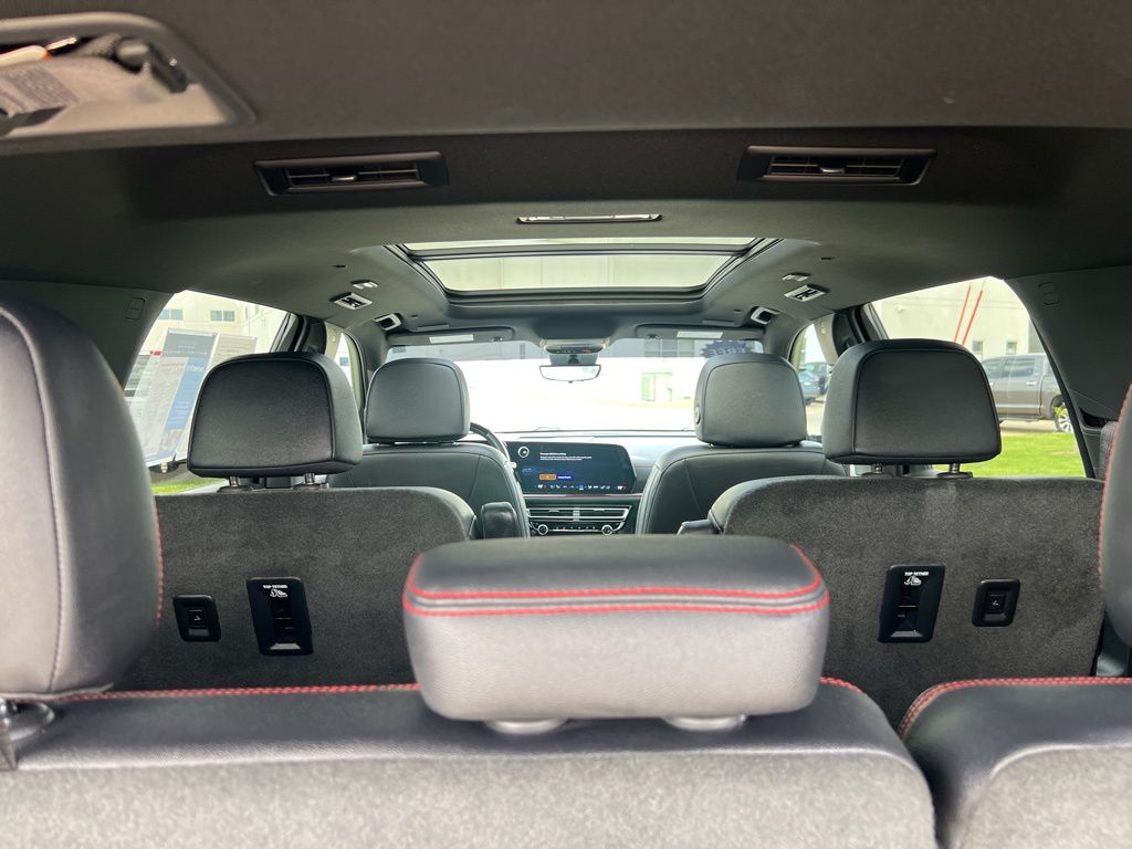 Used 2024 Chevrolet Traverse SUV