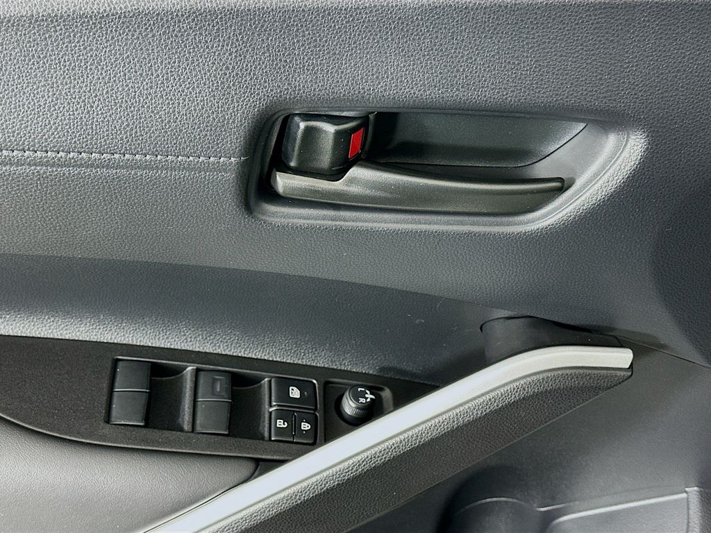 Thumbnail: 2025 Toyota Corolla Cross - 17