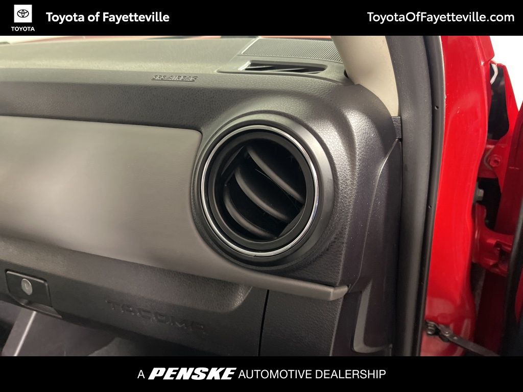 Thumbnail: 2016 Toyota Tacoma - 18